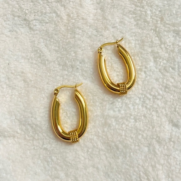 Anthropologie Gold Oval Hoop Earrings - Picture 1 of 2